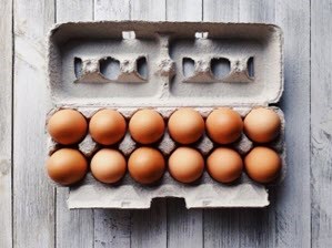 Egg carton with 12 eggs