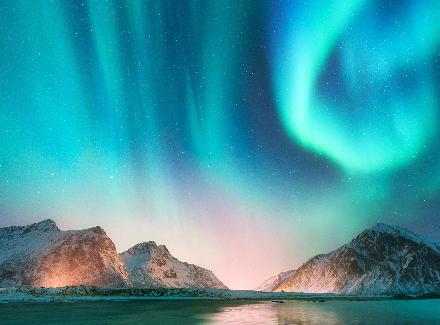 Aurora borealis over Lofoten, Norway