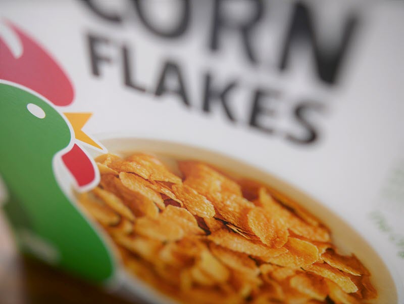Image of a Kellogg's corn flakes cereal box